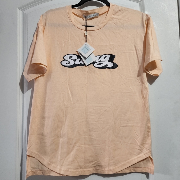 Adorable and comfortable t-shirt from Byegreis. - Picture 1 of 5